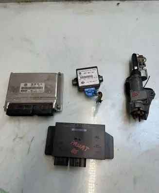 Volkswagen PASSAT B5 Engine control unit/module 3B0907551CH 26SA0000 0261207469