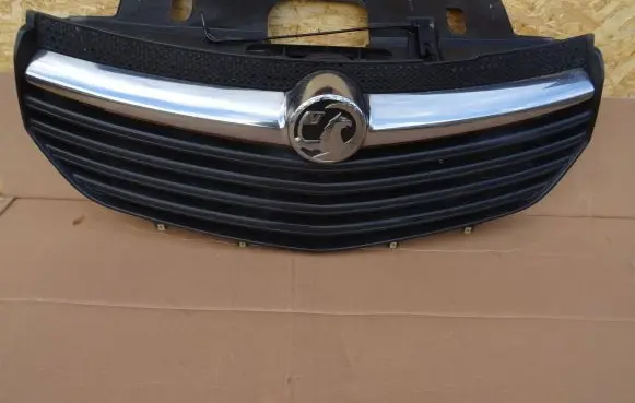 Opel Vivaro Front bumper upper radiator grill 214B37781R 214B25126B 9345221