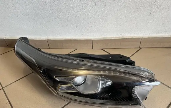 KIA Xceed Headlight/headlamp 92102J7300