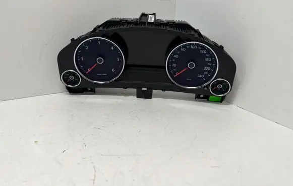 Volkswagen Touareg II Speedometer (instrument cluster) 7P6920883L