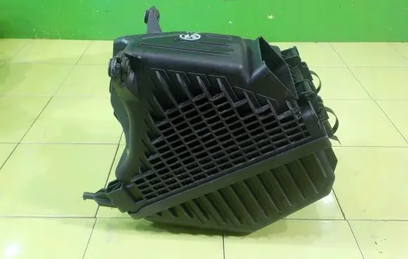 Hyundai Santa Fe Air filter box 281002W300 UP183