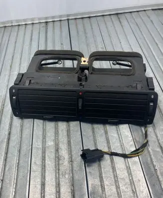 BMW 7 E38 Dash center air vent grill 8390111 8370320