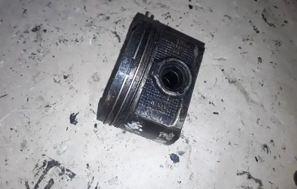 Toyota Avensis T220 Piston NOCODE