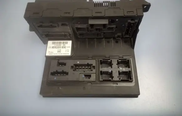Mercedes-Benz E W211 Fuse module 2115453901