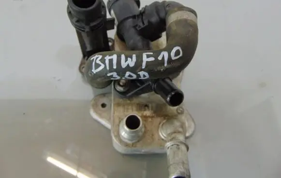 BMW 5 F10 F11 Engine oil radiator 7800408