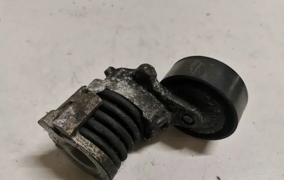 Volkswagen Polo Alternator belt tensioner 
