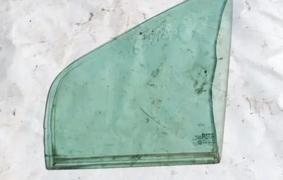 Renault Scenic I Front door vent window glass four-door 