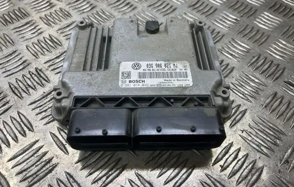 Volkswagen Touran I Engine control unit/module 03G906021MJ
