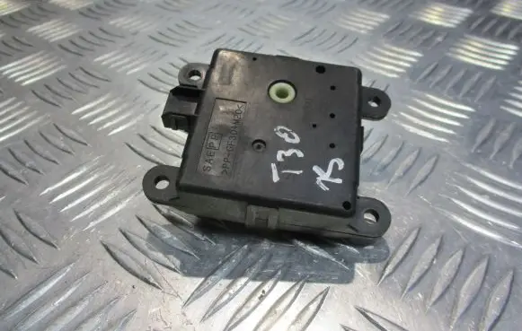 Nissan X-Trail T30 Central body control module 3J01030820