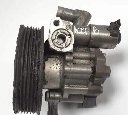 Mercedes-Benz E C207 W207 Power steering pump