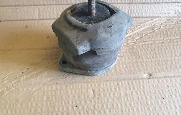 Audi A8 S8 D2 4D Gearbox mount 4D0399151B