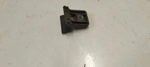 Opel Astra J Radiator mount bracket 13250318