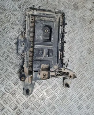 Volkswagen PASSAT B6 Battery tray 1K0915333