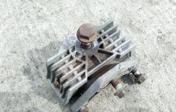 Mercedes-Benz Sprinter W901 W902 W903 W904 Gearbox mount