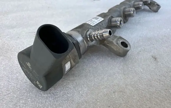 Volkswagen PASSAT B7 Fuel main line pipe 057130764AB 03L089N 03L906054