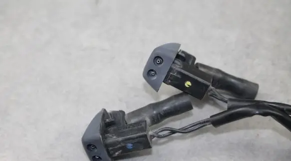 Volvo S60 Windshield washer spray nozzle 