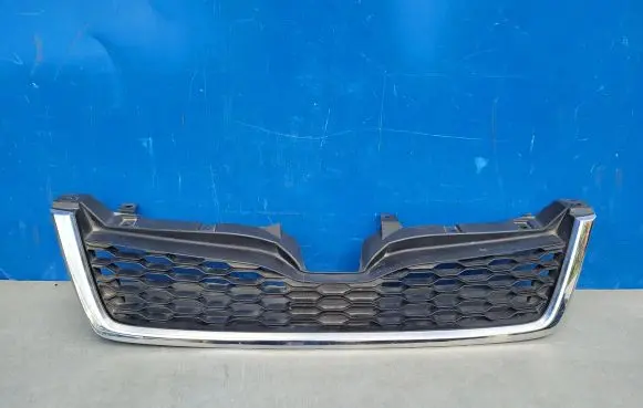 Subaru Forester SJ Front bumper upper radiator grill 91122SG060