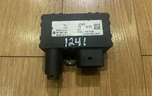 Mercedes-Benz A W169 Glow plug pre-heat relay A6401530479 899087000 240820040476