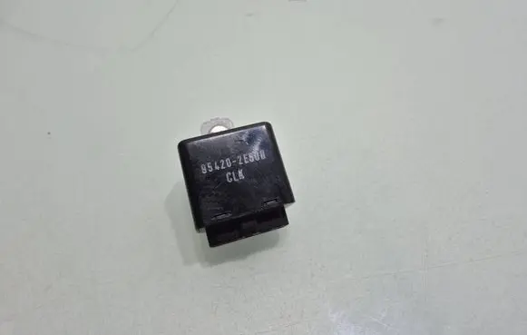 Hyundai Tucson JM Window wiper relay 954202E500