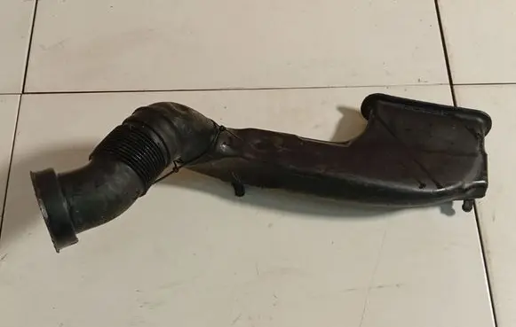 Opel Astra H Air intake hose/pipe 55351756