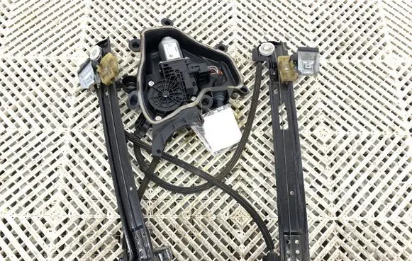Seat Ibiza IV (6J,6P) Front door window regulator with motor 6J4837401D