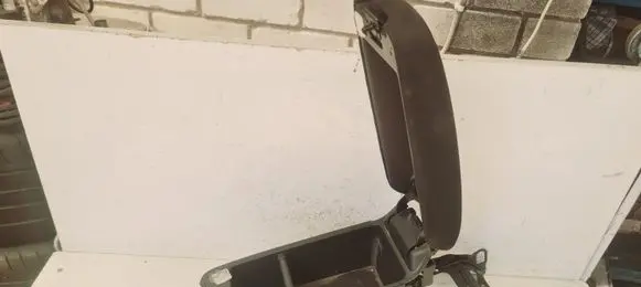 Toyota Avensis T250 Armrest
