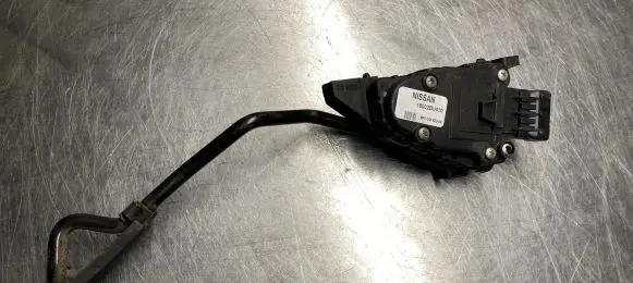 Nissan Almera Tino Accelerator throttle pedal 18002BU410
