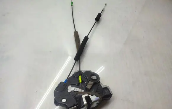 Lexus IS 220D-250-350 Front door lock 6H2509