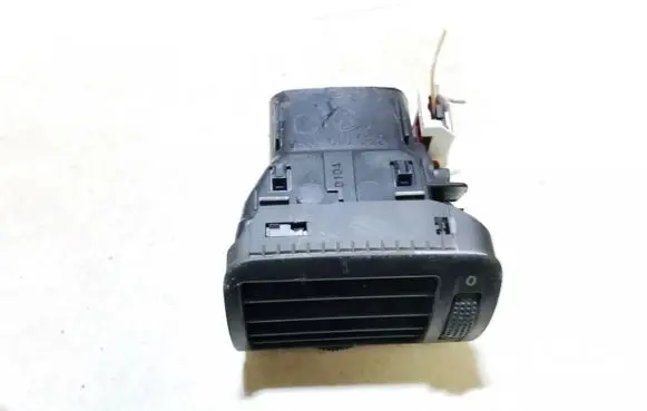 Volkswagen PASSAT B5 Dash center air vent grill 3b0819703a