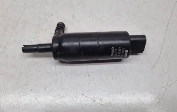 BMW 1 E82 E88 Headlight washer pump 8377430