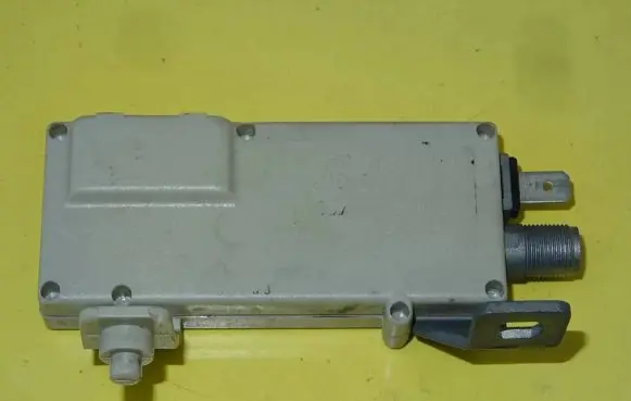 Mercedes-Benz E W210 Aerial antenna amplifier 2108203989