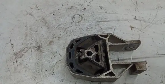 Volvo V50 Engine mount bracket 297478629 9487349