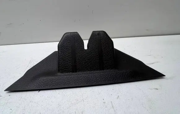 Volkswagen Touareg II Tailgate/boot lid lock trim 7P6827520C