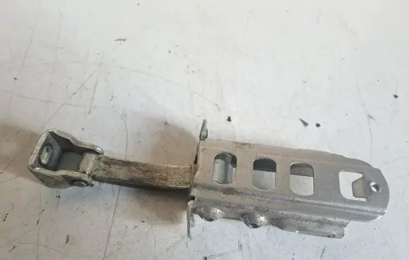 Volkswagen Crafter Front door check strap stopper