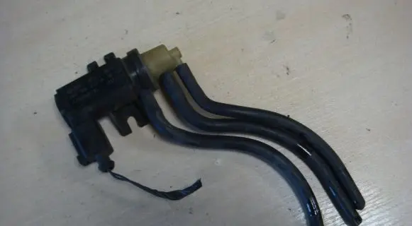 Volkswagen Golf VI Turbo solenoid valve 1K0906627B