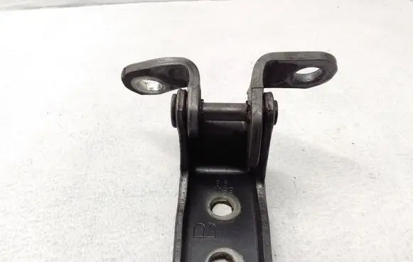 Honda CR-V Rear door lower hinge ES0398