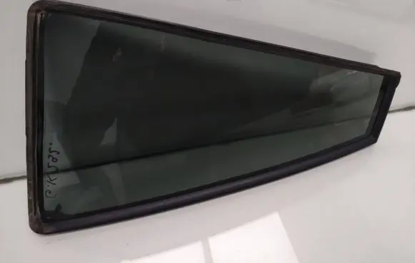 Suzuki Grand Vitara II Rear vent window glass 43R007953 A001686 8467554d