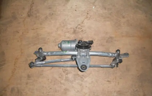 Hyundai Santa Fe Front wiper linkage and motor
