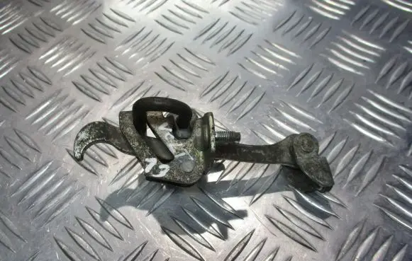 Opel Vectra C Rear door check strap stopper