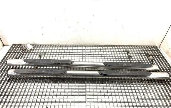 Front sill (body part)