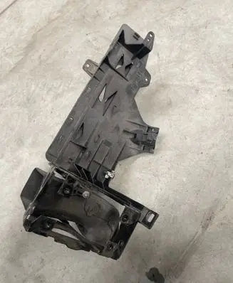 Headlight/headlamp mounting bracket