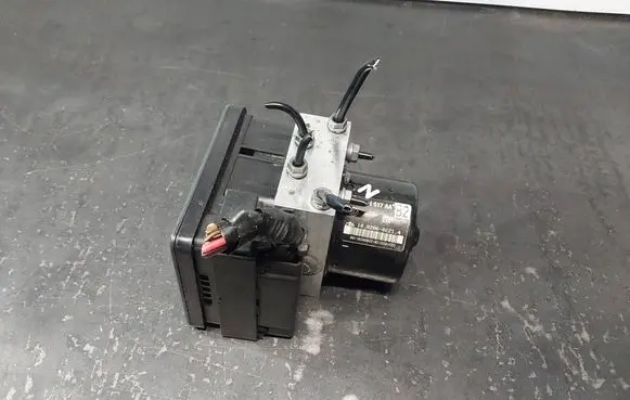 Volkswagen Golf V ABS Pump 1K0614517AA 1K0907379AA
