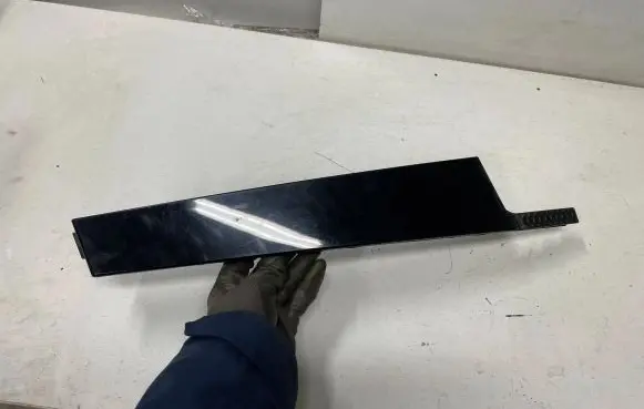 Skoda Octavia Mk3 (5E) Front door glass trim molding 5E0837901