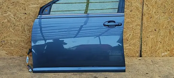 Toyota Avensis T250 Front door M215AS2 43R00035