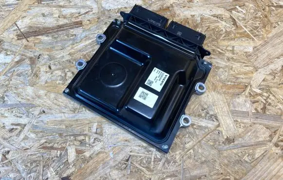Volvo XC40 Engine control unit/module 32242004
