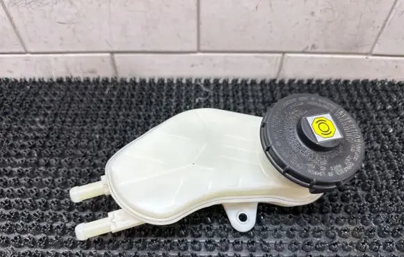 Honda Jazz IV GR Brake fluid reservoir 