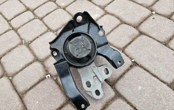 Toyota Aygo X Engine mount vacuum valve 