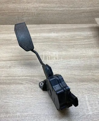 Toyota Prius (XW20) Accelerator throttle pedal 7811012040