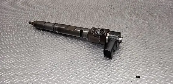 Audi A8 S8 D3 4E Fuel injector 057130277M 0445110158