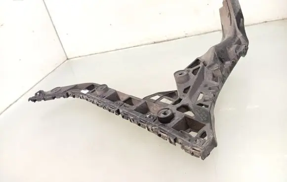Volkswagen Jetta VI Rear bumper mounting bracket 5C6807394C